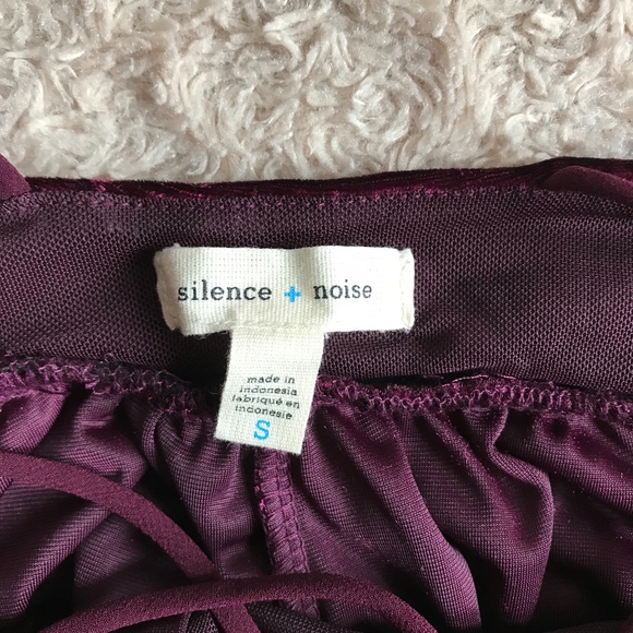 Urban Outfitters Velvet Romper Size Small NWOT - Picture 4 of 5